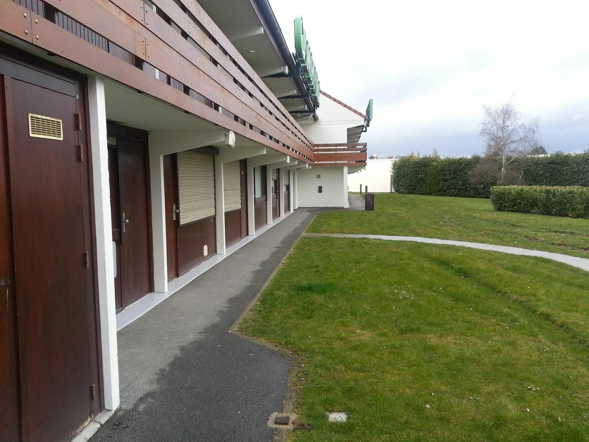 Kyriad Chantilly Sud - Luzarches Chaumontel Exterior photo